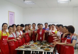 南寧月嫂娘子軍家政致：愛美的寶媽們，春節(jié)不增重你得這樣吃哦！