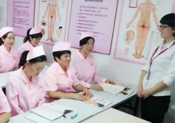 月嫂市場(chǎng)需求大爆發(fā) 有些金牌月嫂月入三四萬元